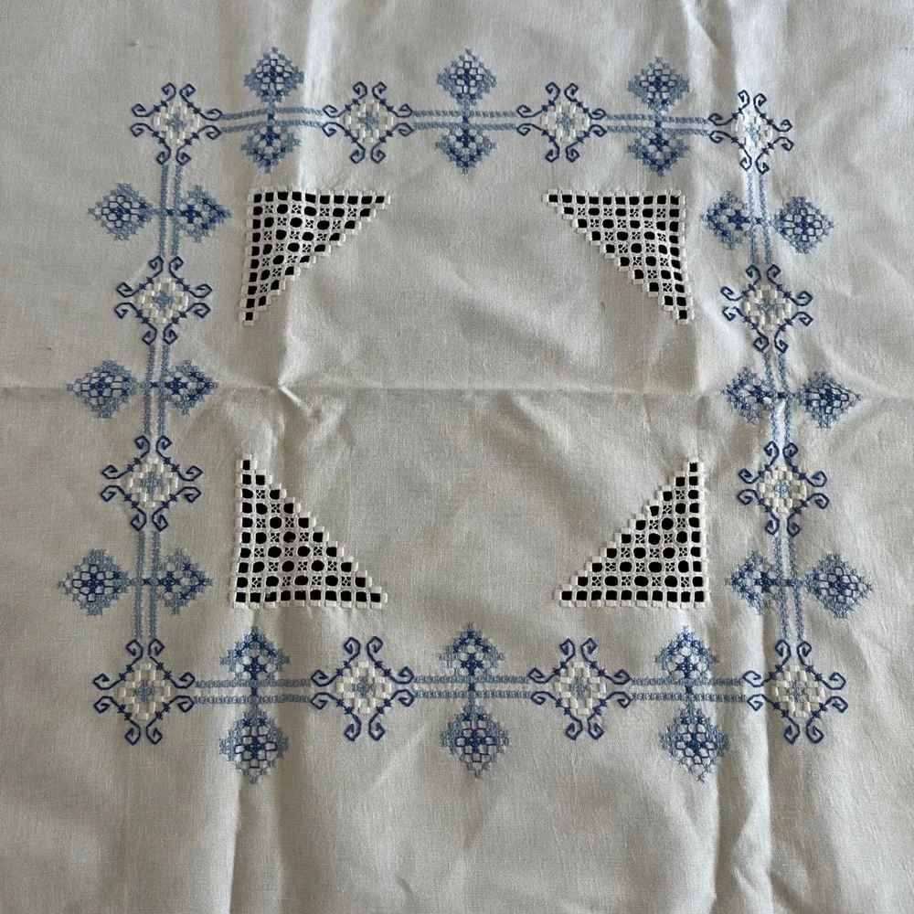 Vintage Hardanger Hand Embroidered Linen Tablecloth Blue White Square 32x32